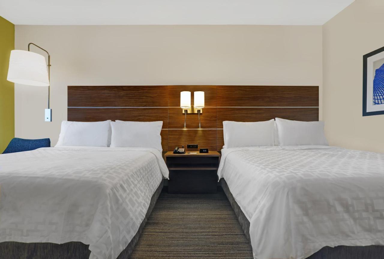 Express & - - Overland Park Area By Ihg Hotel 3*