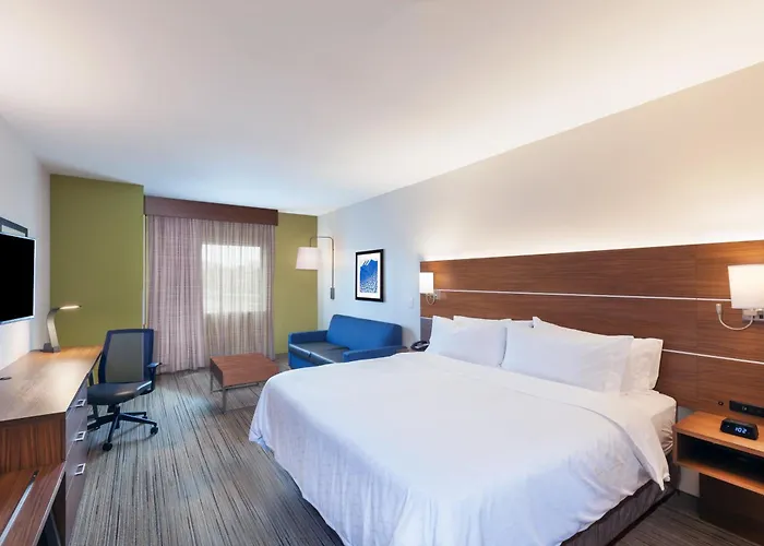 Holiday Inn Express & Suites - Lenexa - Overland Park Area By Ihg