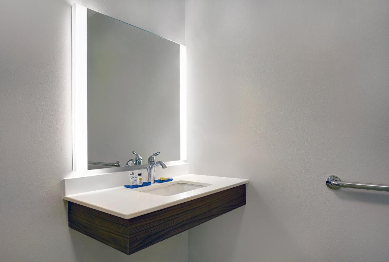 Hotel Express & - - Overland Park Area By Ihg Lenexa