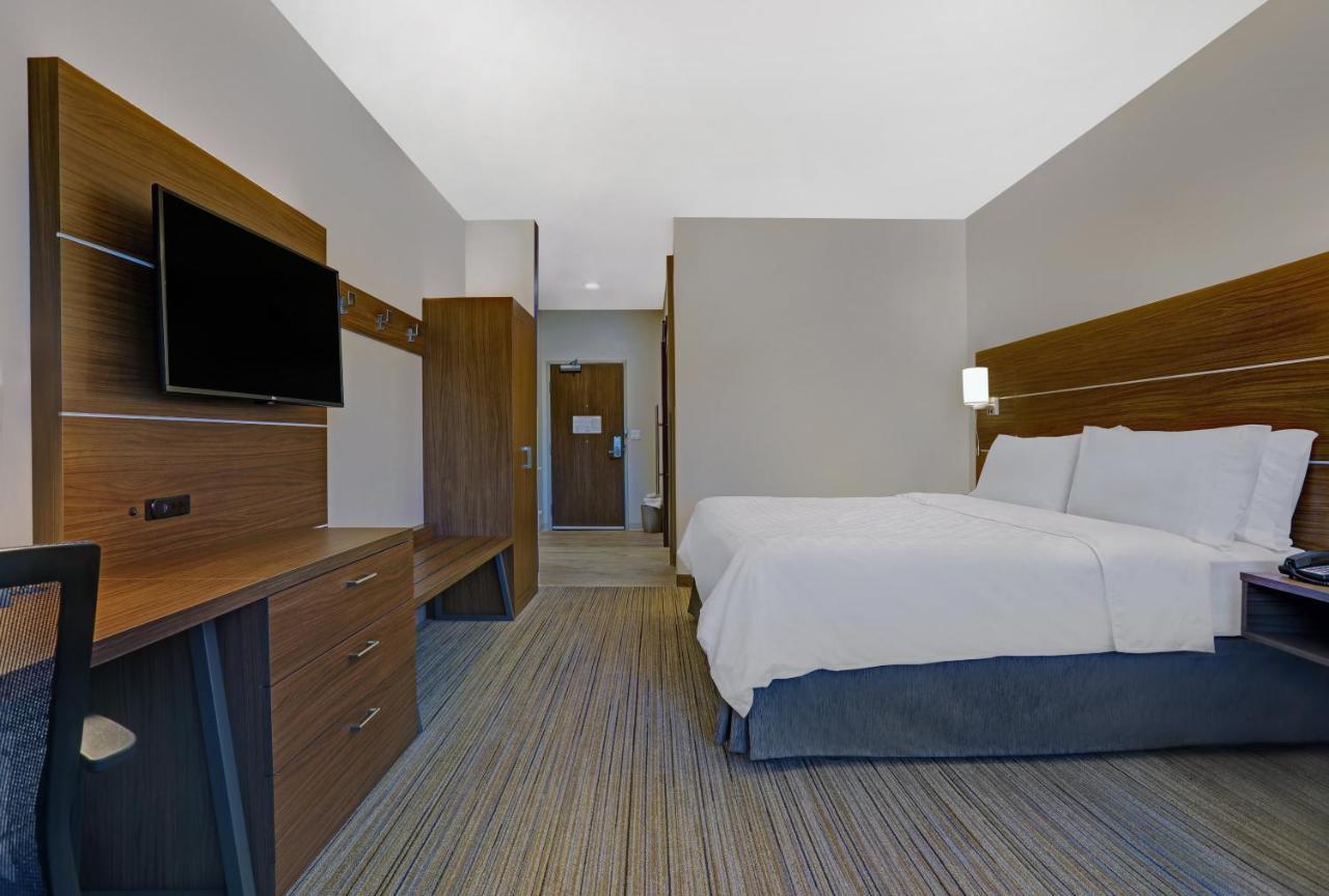 Express & - - Overland Park Area By Ihg 3*