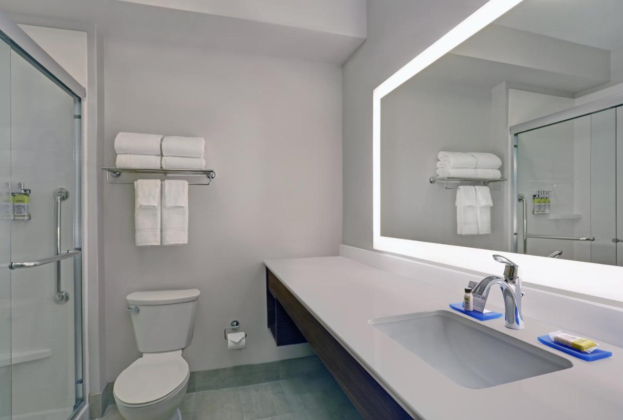 Express & - - Overland Park Area By Ihg Hotel Lenexa