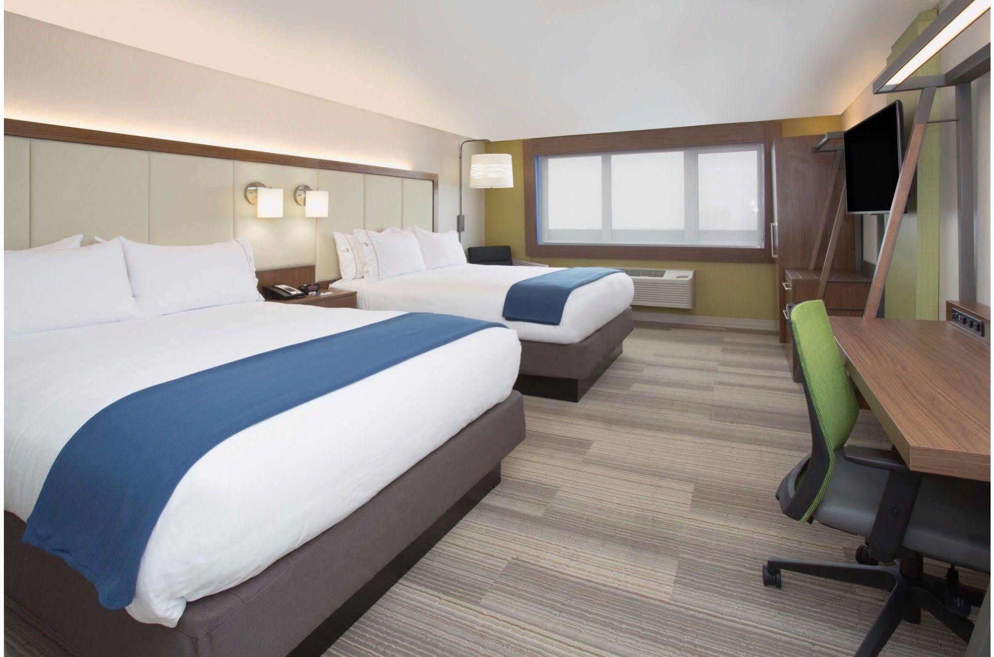Express & - - Overland Park Area By Ihg Hotel 3*