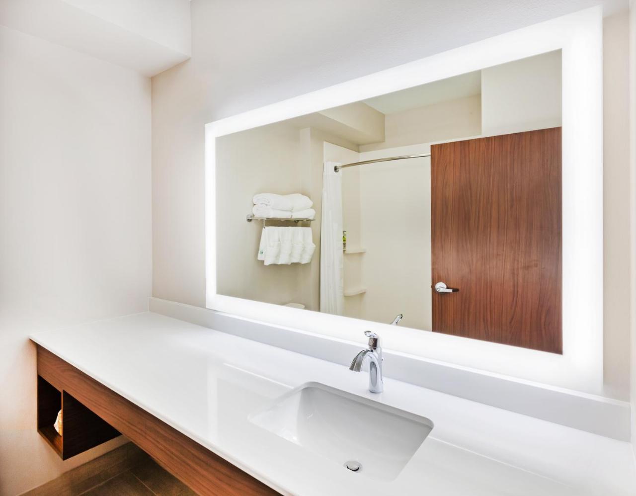 Hotel Express & - - Overland Park Area By Ihg Lenexa