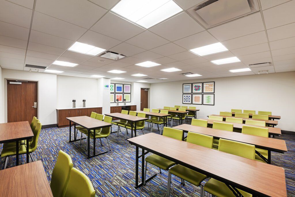 Express & - - Overland Park Area By Ihg 3*