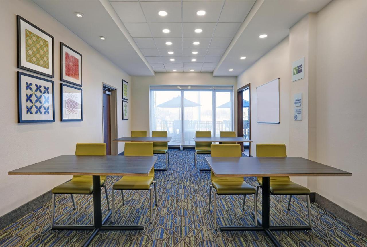 Hotel Express & - - Overland Park Area By Ihg 3*