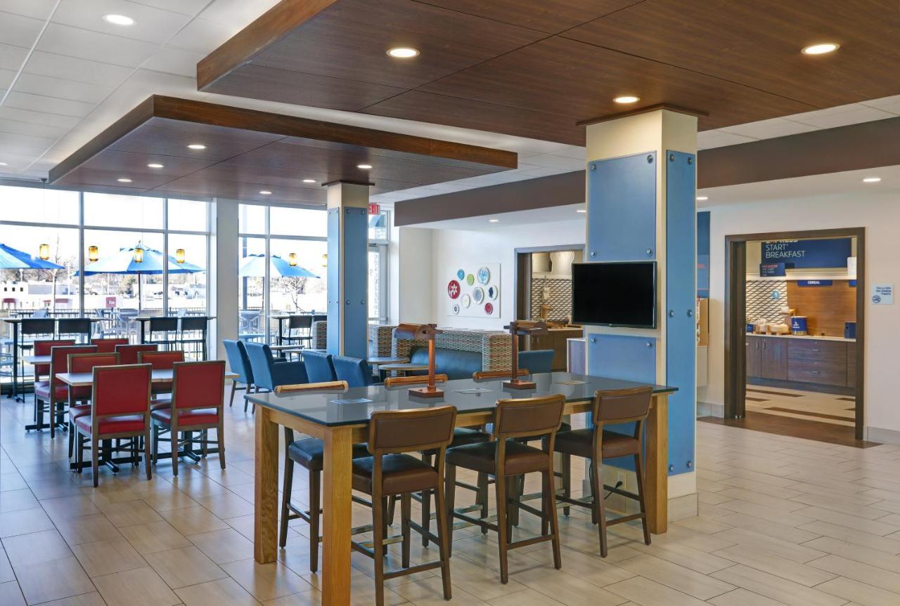 Express & - - Overland Park Area By Ihg Hotel 3*