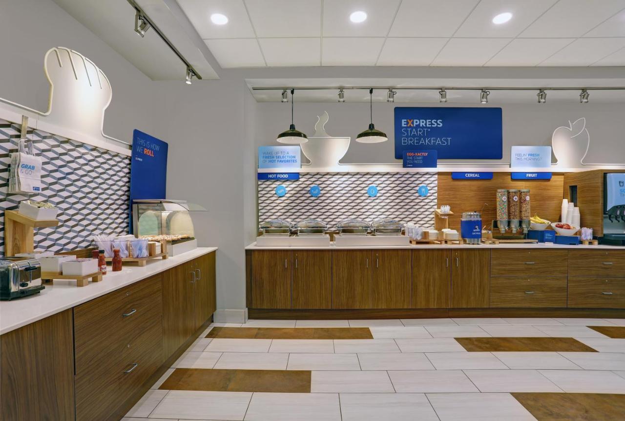 Express & - - Overland Park Area By Ihg Hotel 3*