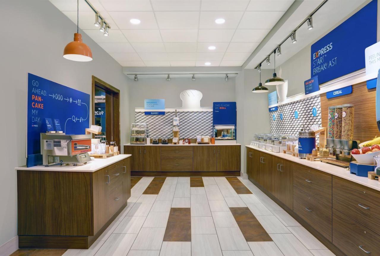 Hotel Express & - - Overland Park Area By Ihg Lenexa